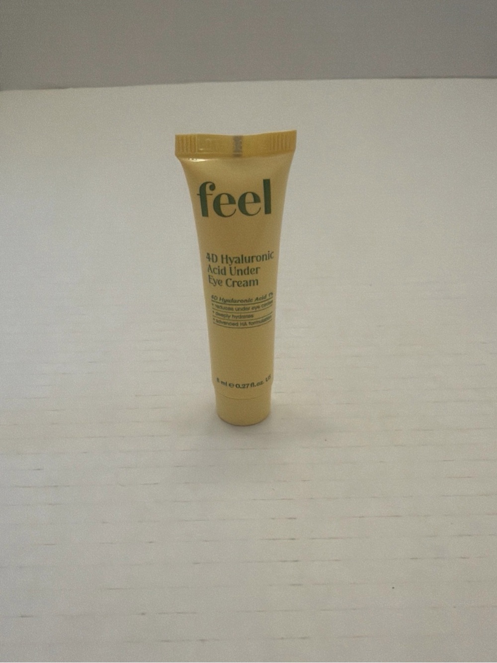 feel 3D Hyaluronic Acid Under Eye Cream - Yellow